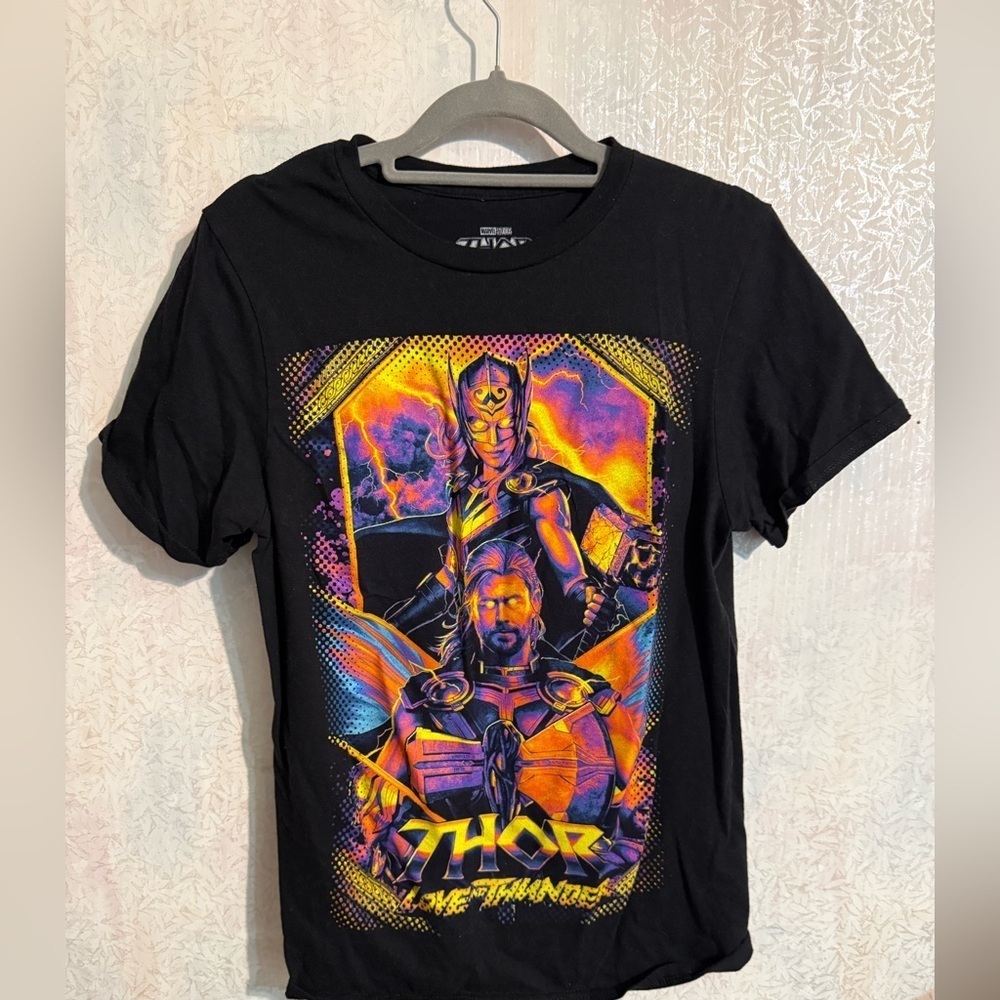 Marvel Thor Love and Thunder Black and Yellow Graphic Tee,‎ Sz Small